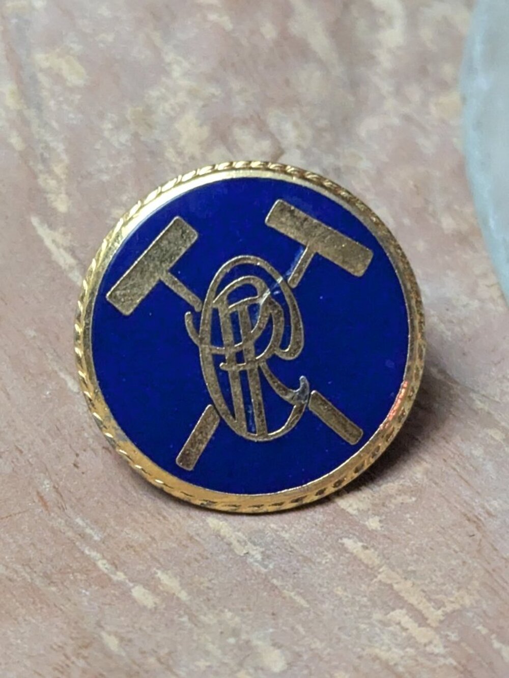 Paragon croquet blue and gold competition pin
